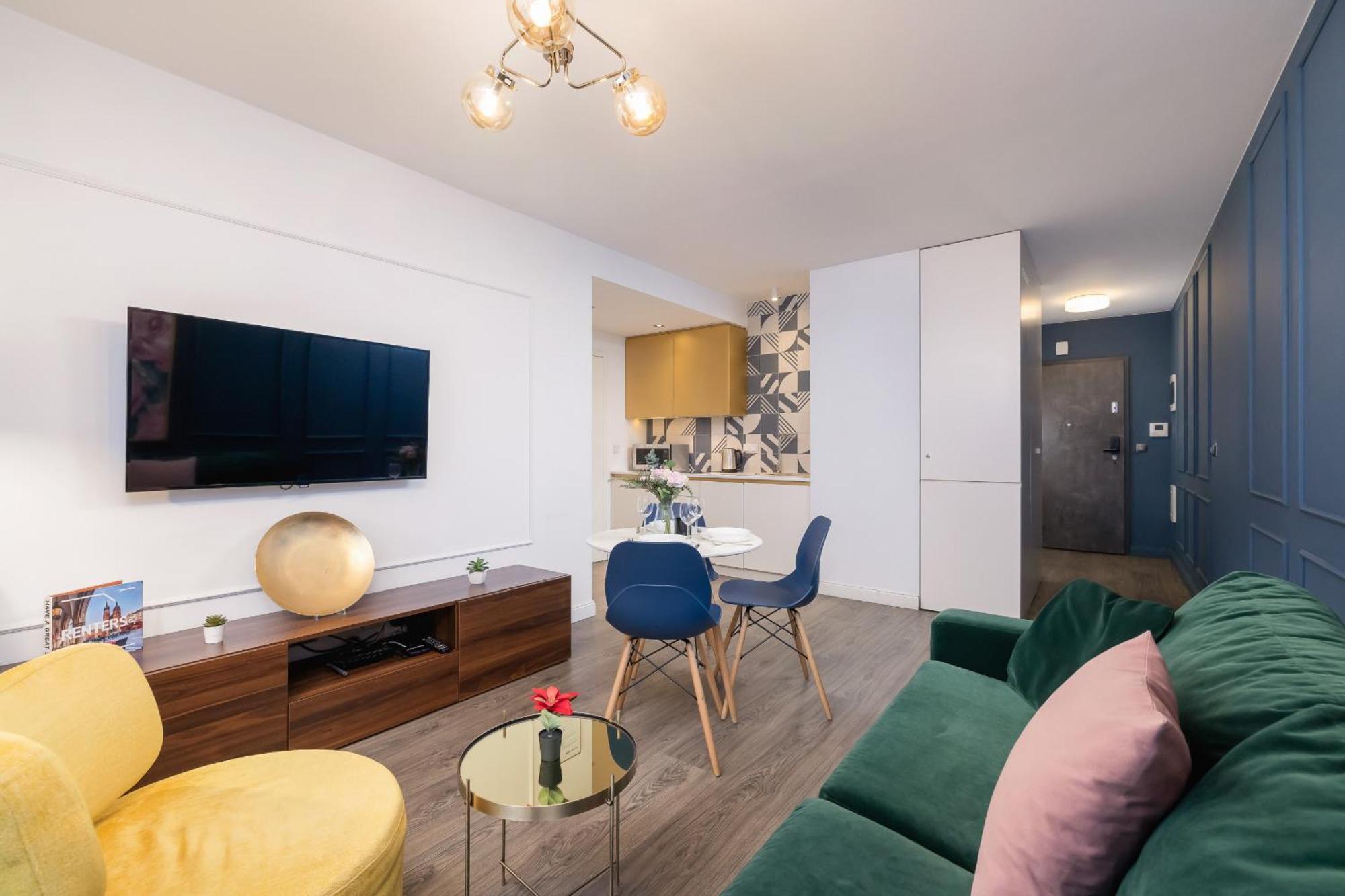 Blue And Green Apartment With Bright Pink Bedroom In Krakow By Noclegi Renters Exteriör bild